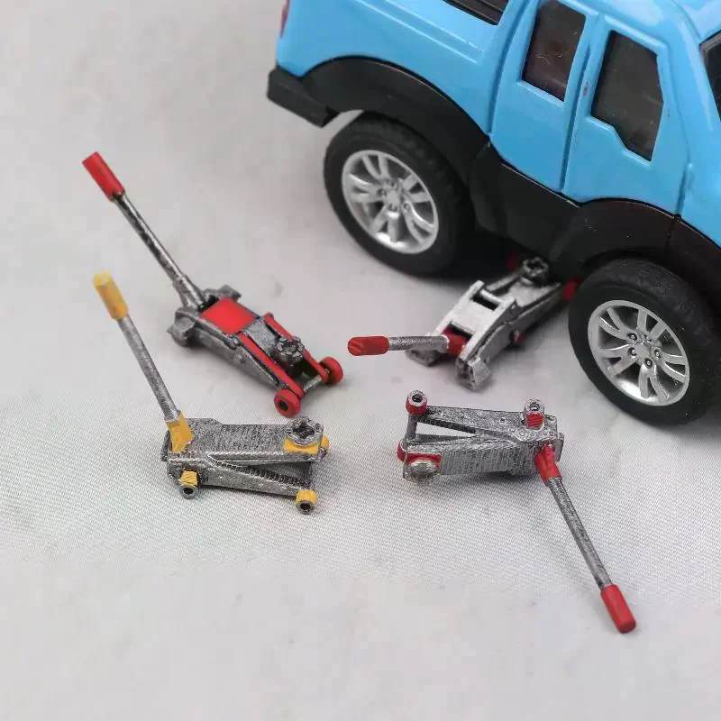 1/64 Scale Car Lifting Jack Model Modification Garage Repair Accessories Scene Collocation Miniature Sculpture Display