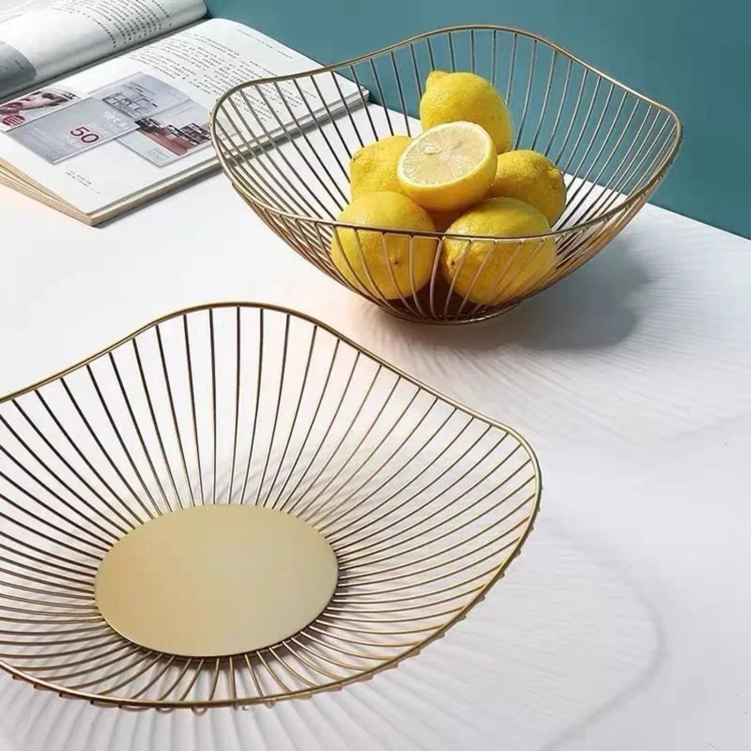 Simple Modern Iron Fruit Basket Fruit Container Bowl Creative Snacks Bread Drain Basket Table Snacks Display Tray