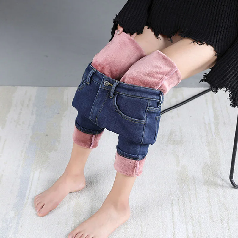

Зимние эластичные облегающие джинсы для женщин 2023 повседневные Бархатные термальные джинсы Y2k модные облегающие толстые джинсовые брюки-карандаш с высокой талией