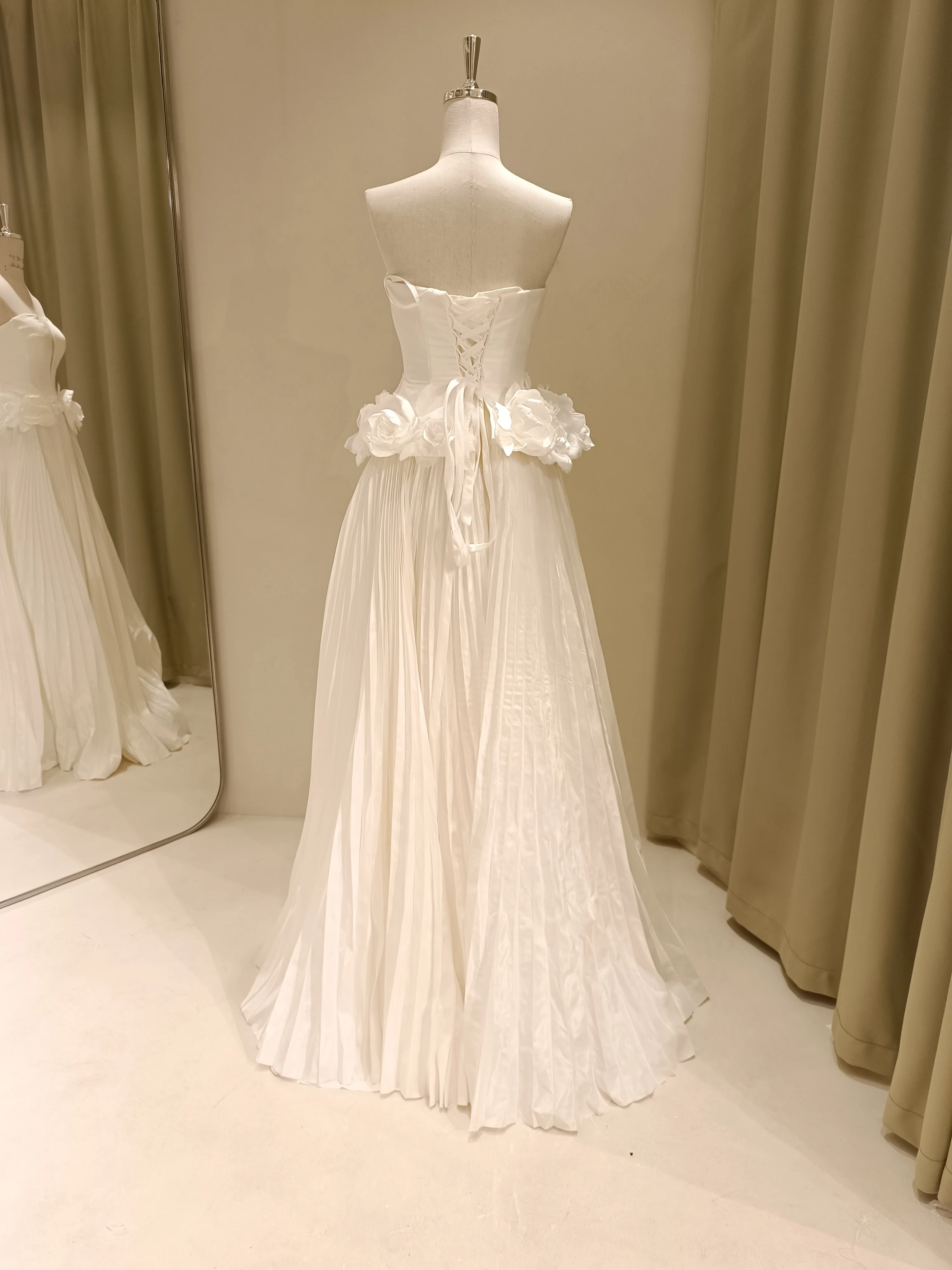 Sheath Deep-V Strapless Pleated-Skirt Flower Waist Wedding Dress images - 6