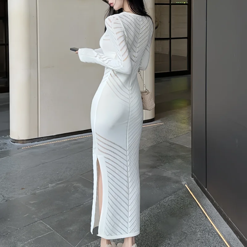 فستان طويل بفتحه جانبية بأكمام طويلة