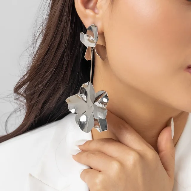 New Trendy Flower Charm Drop Earrings for Women Black Red White Metal Petal Long Pendant Earrings Jewelry Girls y2k Party 5
