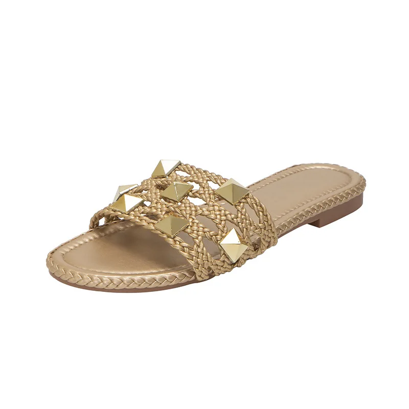 

Black Silver Ｇold Sexy Model Wear Outside Rivet Leisure Women Slippers Plus Size Ladies Flat Sandals Beach Travel Shoes
