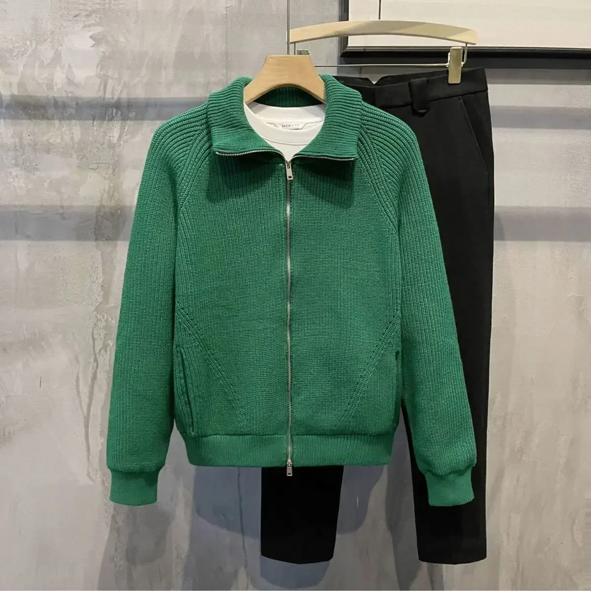 Ropa de hombre Cárdigan con cuello y cremallera Suéter de punto para hombre Color sólido Verde liso con cremallera Coreano Otoño 2024 Elegante Caliente Viejo X