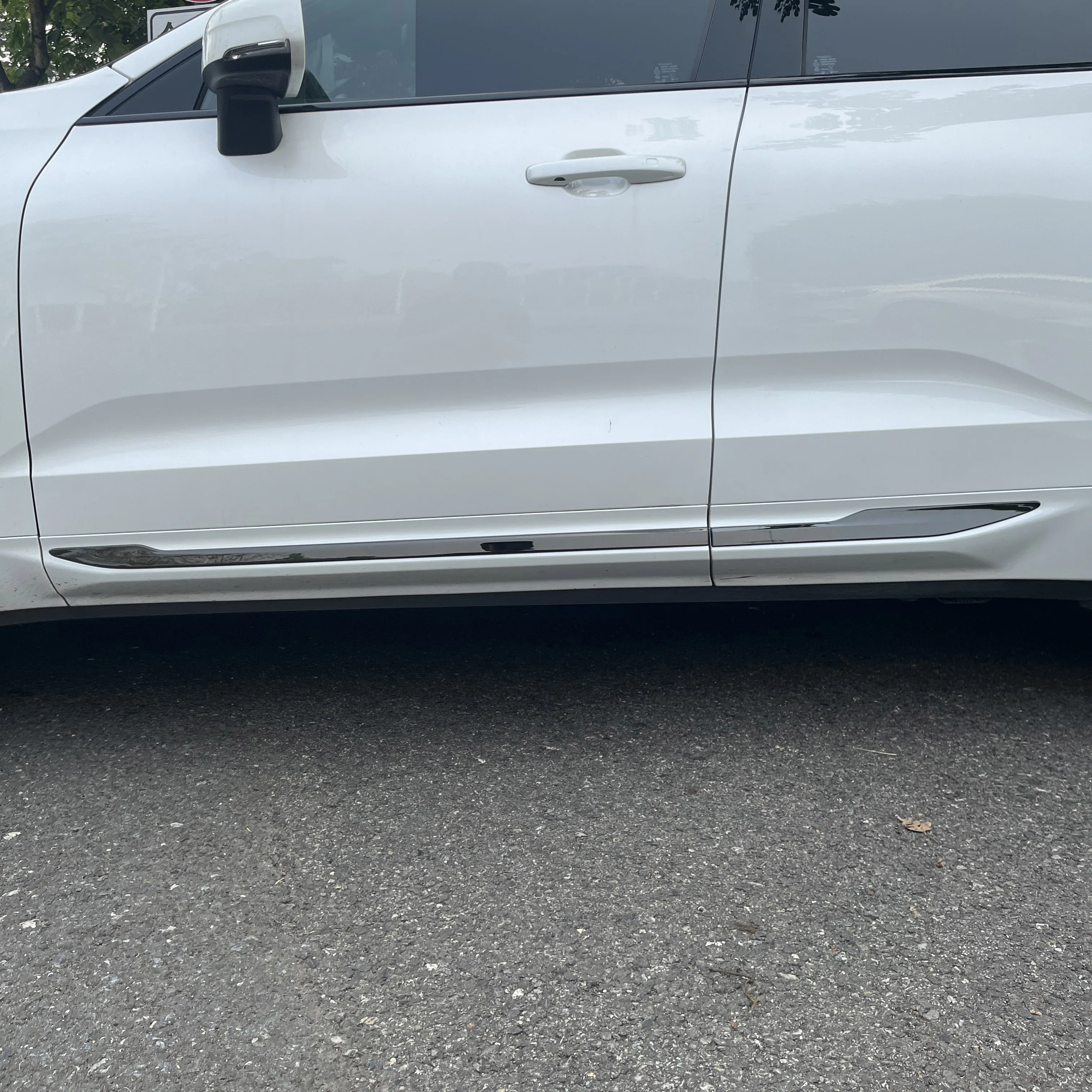 Fit For to VOLVO XC60 under the door.Convert silver to black.DIY upgrade vehicle.Installed on under the door.