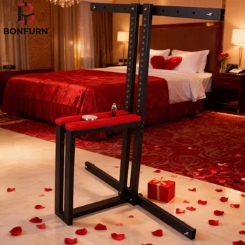 Sedia del sesso maschile Scroto Pedale Strumento Mobili del sesso con Butt Plug Letto del sesso Formazione Bondage Mobili SM Sedia BDSM Giocattoli per gli uomini