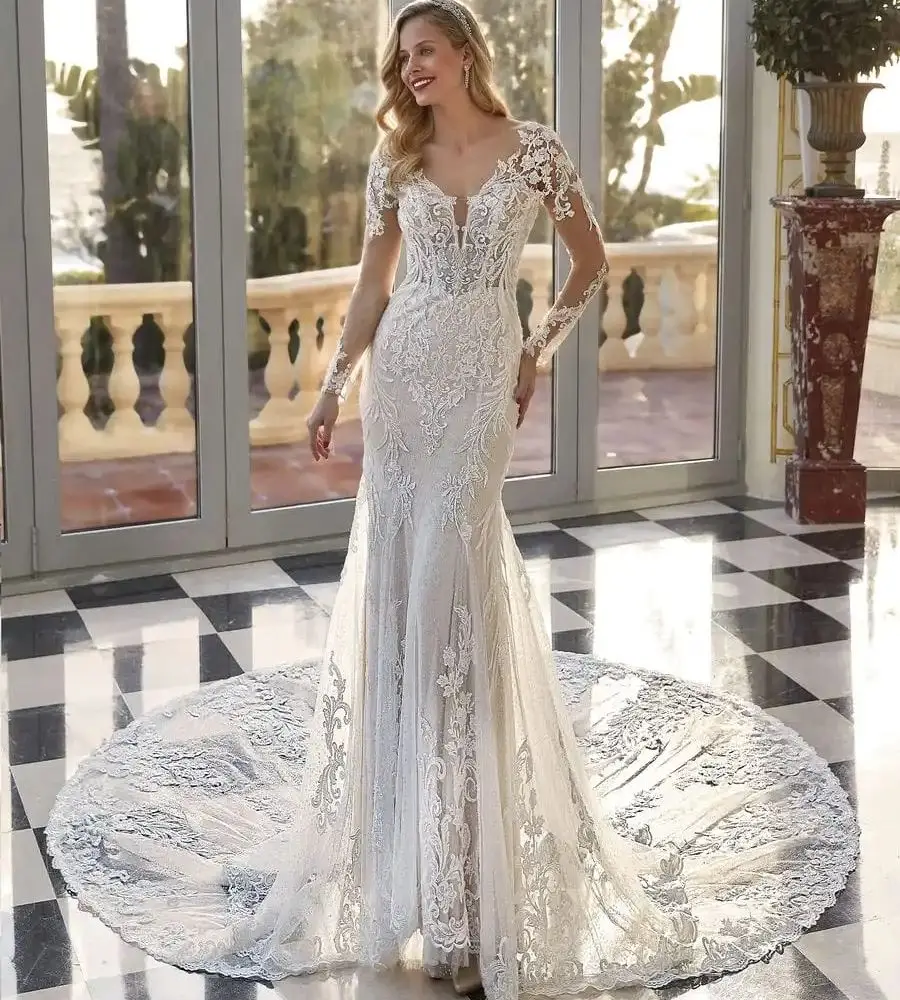 

Luxury Ivory Wedding Dresses Vintage Lace Appliques Long Sleeves Bridal Gowns Sexy Backless Floor Length Vestidos De Mariee