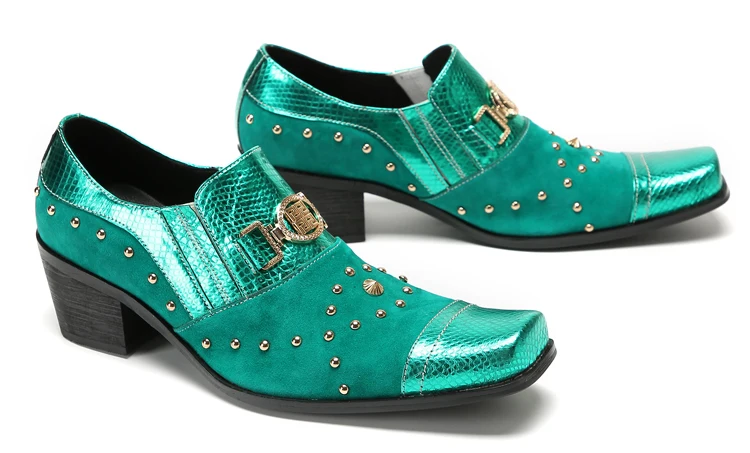 Herrenschuhe aus echtem Rindsleder, quadratische Zehenpartie, dicker Absatz, mit Nieten verziert, individuell gestaltbar, luxuriöses Schuhwerk für festliche Anlässe. – Detail 3