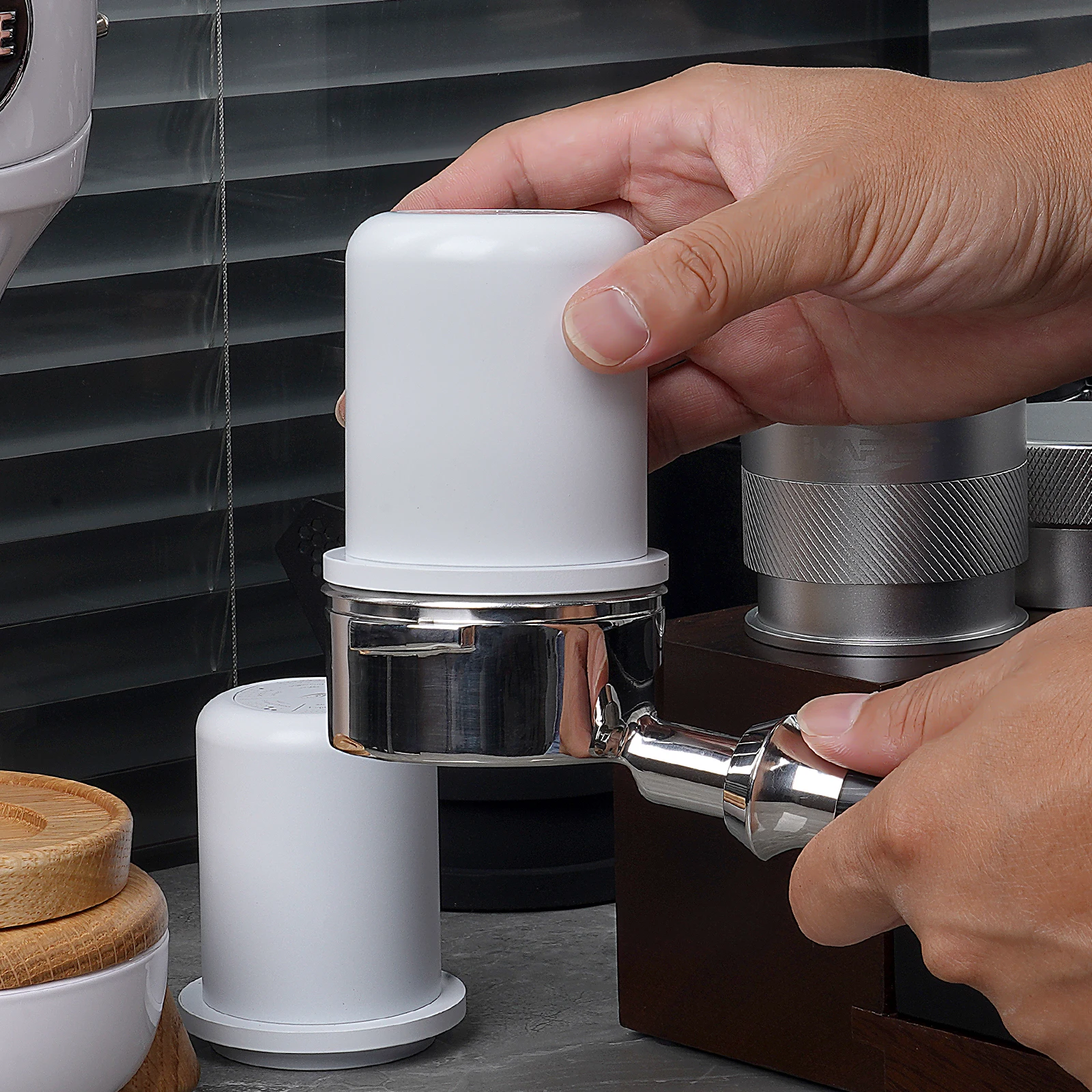 كوب جرعات إسبريسو ألومنيوم أبيض 51-58 ملم - ملحق م...