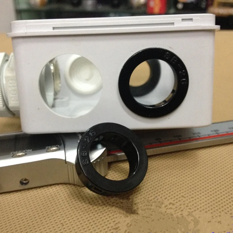 Passacavi Da Scrivania 50 Mm – Set 6 Pezzi In ABS E Gomma, Coprifori Per Cavi Con Design A Croce, Bianco