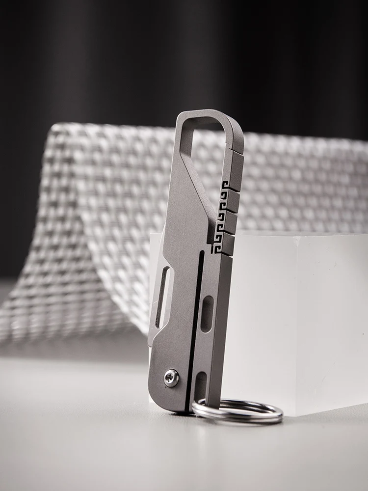 Super Lightweight Men Titanium Waist Hanging Keychain Portable With Folding High Hardness D2 Steel Small Knife Car Key Chain