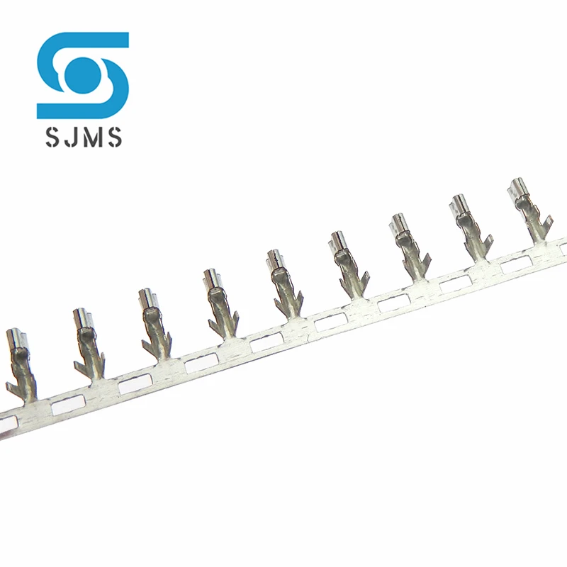Gros plan sur le connecteur JST PH2.0 femelle 100mm pour batteries RC, bornes argentées visibles