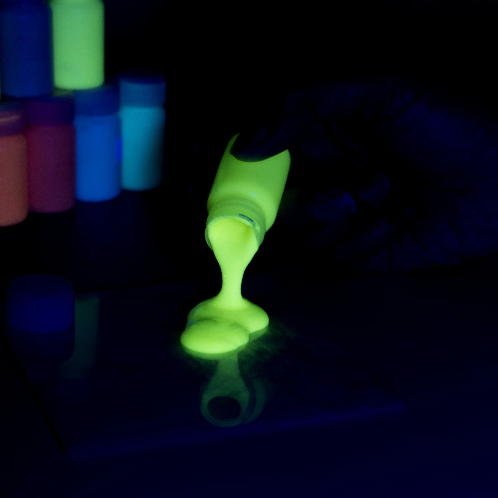 15g/Bottle Fluorescent Pigment Luminous Paint Epoxy Resin Pigment Glow In Dark Acrylic Paints Halloween DIY Party Resin Supplies luminous powder pigment luminous powder paint epoxy resin pigment acrylic paint pigment