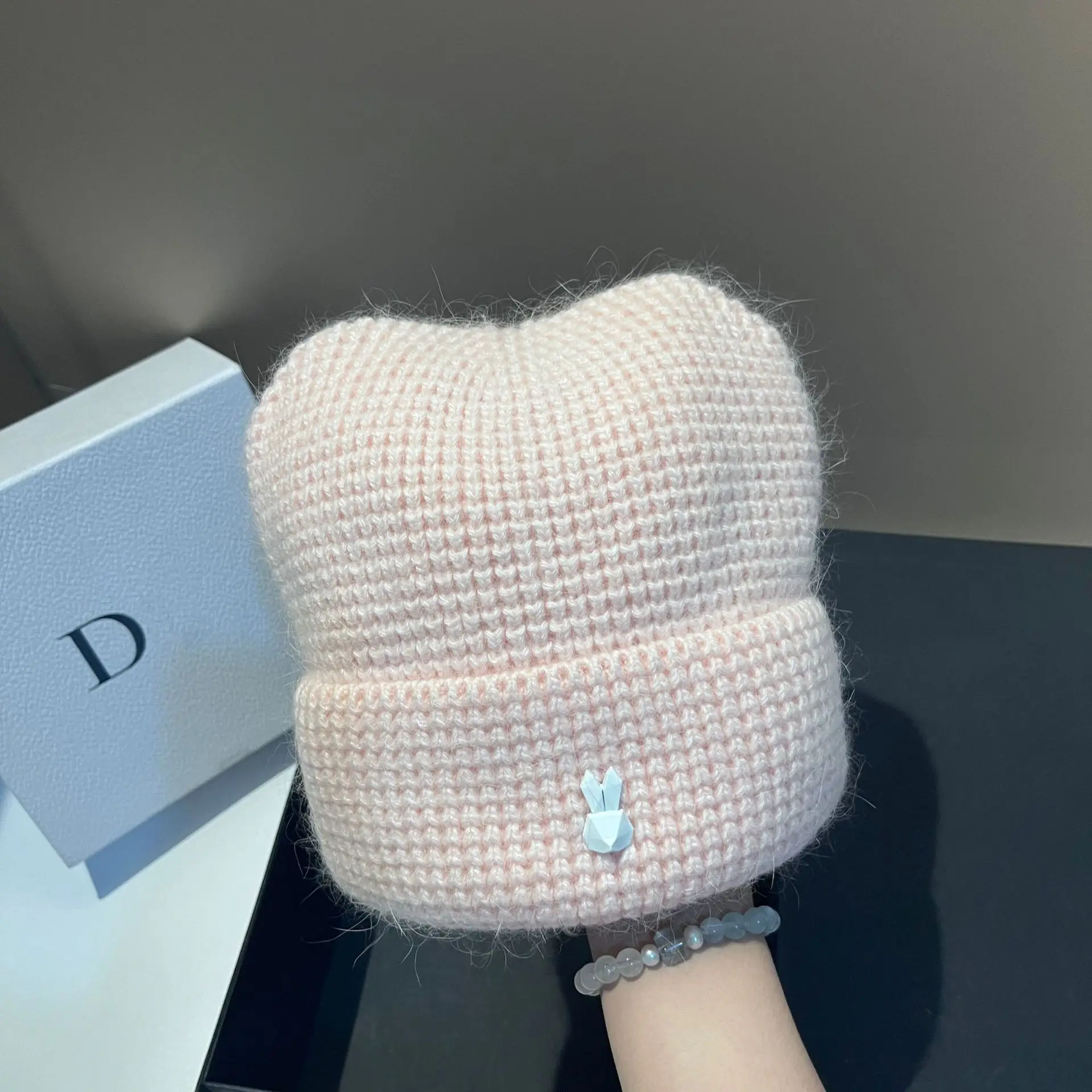 Autunno e inverno nuovo cappello lavorato a maglia in pelliccia di coniglio scozzese moda orecchie di coniglio carino caldo morbido cappello di lana glutinosa da donna
_voghion.com