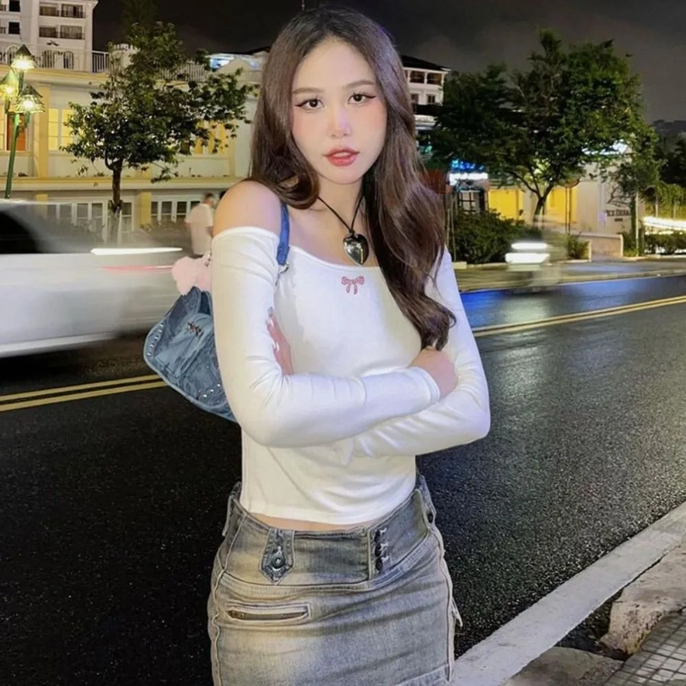 Description Picture 4 of itemFashion Rhinestone Bow Off Shoulder T-Shirt Solid Color Slim Fit Long Sleeve T-Shirt Chic Autumn Base Pullover Tops Girls
