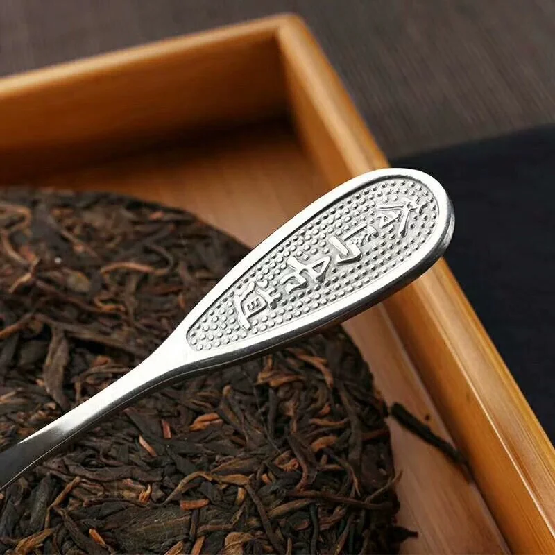 Kung fu tea artifact:stainless steel tea pry needle,which combines Damascus skills and is specially designed for Pu 'er cake