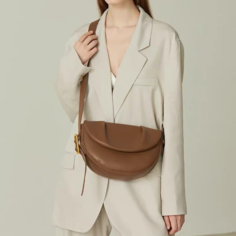 light luxury leather handbag