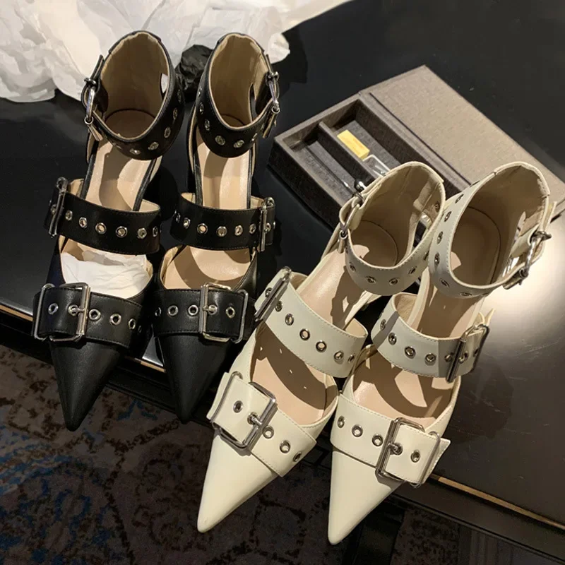 

2024 New Fashion Chunky Heel Sandals Women Roman Strappy Shoes Middle Heel Word Strap Rivets Pointed Shoes Hollow Single Shoes