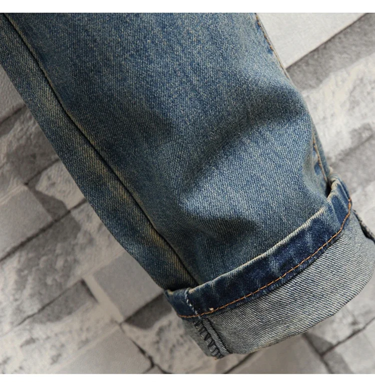 Jeans zipper detail