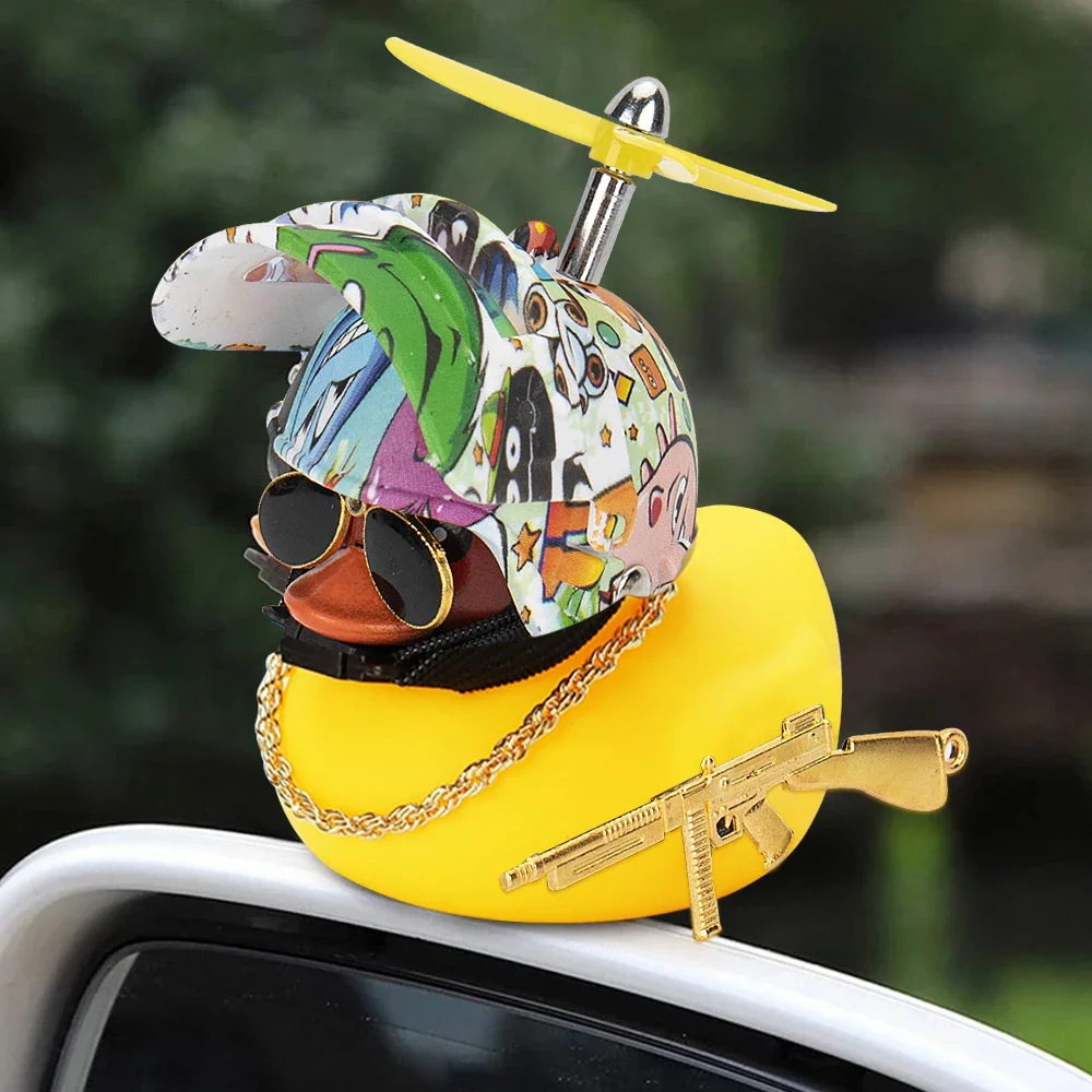 Canard jaune brise-vent drôle avec casque de niveau 3, ornements intérieurs de voiture, odordoré, style PUBG, décoration de voiture