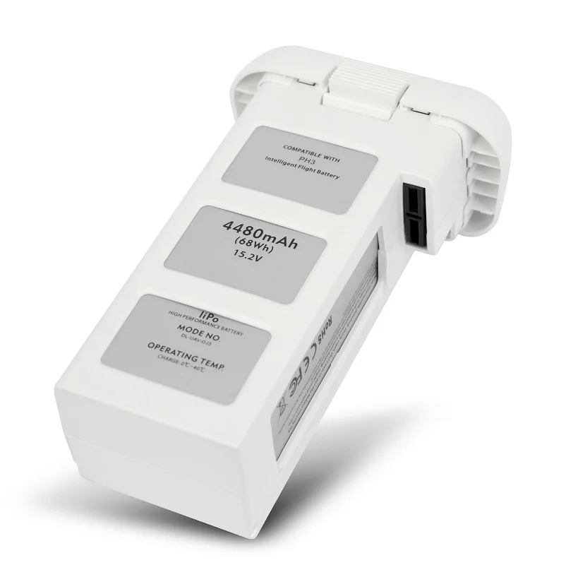 Batterie intelligente compatible DJI Phantom 3 insérée dans le compartiment batterie d'un drone Phantom 3, prête à l'emploi.
