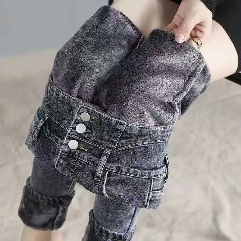 Three Buckles Women Winter Plus Velvet Slim Pencil Denim Pants Female 2023 Korean High Waist Warm Stretch Denim Mom Pencil Pants