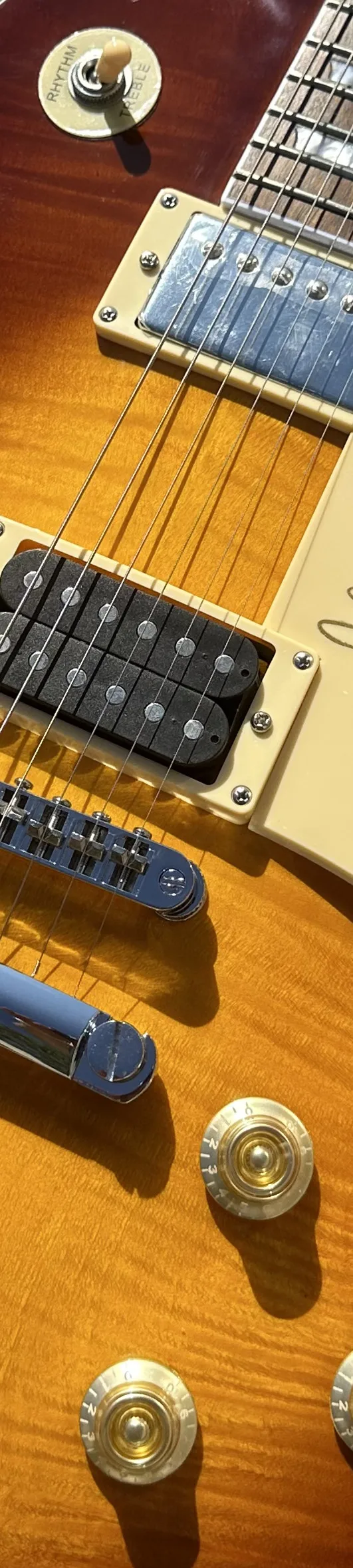 

Standard electric guitar, front smoked color, mini pickup, signature guard, in stock, lightning package