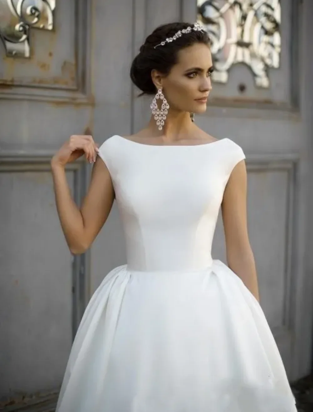Modesto Raso Bianco Una Linea Abiti Da Sposa Per La Sposa Gioiello Collo Maniche Cap Principessa Abiti Da Ballo Da Sposa Boho Garden Sweep Train