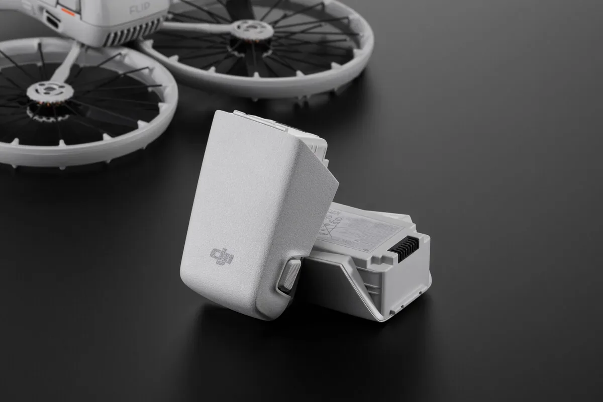 Deux batteries DJI Mavic 3 côte à côte, parfait pour acheter un lot de deux batteries.