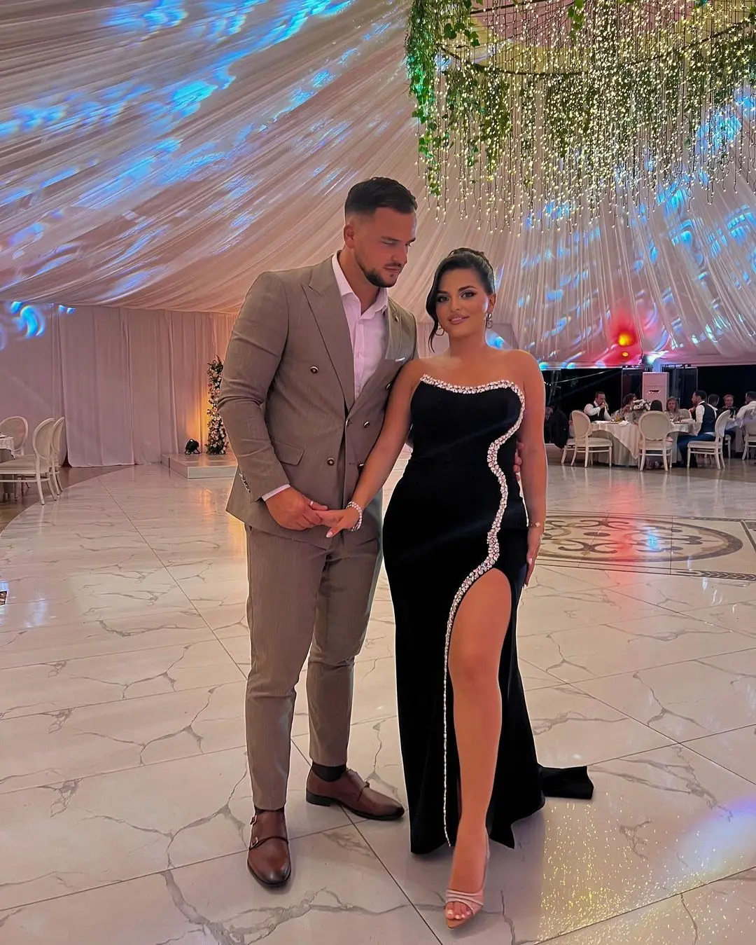 

Винтажное черное платье-русалка без рукавов для выпускного вечера, с кристаллами, бисером, разрезом сбоку, открытой спиной, длиной до пола, деловые вечерние платья