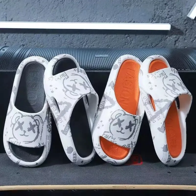 Zapatillas de verano con patrón de dibujos animados para hombre y mujer, zapatos antideslizantes para playa y calle al aire libre, zapatillas de baño para parejas, antideslizantes