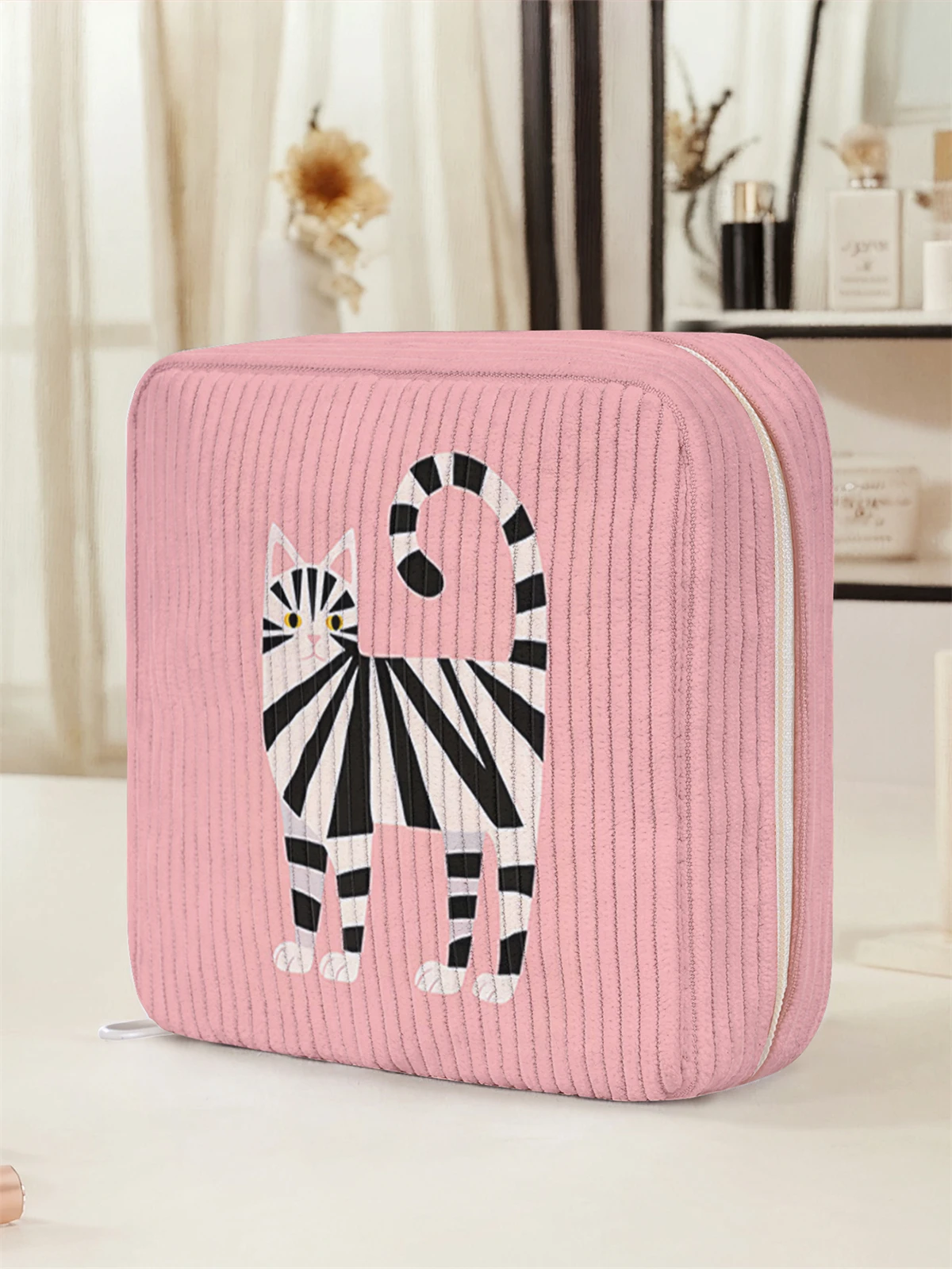 Cartoon cat pattern printed sanitary napkin storage bag, women's lightweight tissue bag, sanitary tissue bag