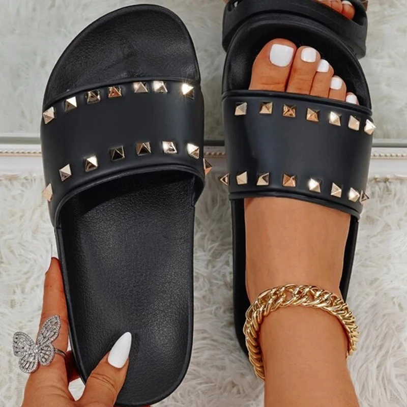 

Fashion Rivet Design Women Slippers Outdoor Thick Bottom Non-slip Woman Sandals Soft Cozy Sexy Slides Summer New Female Shoes