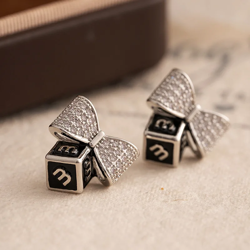 Light luxury fashion letter bowknot earrings for women