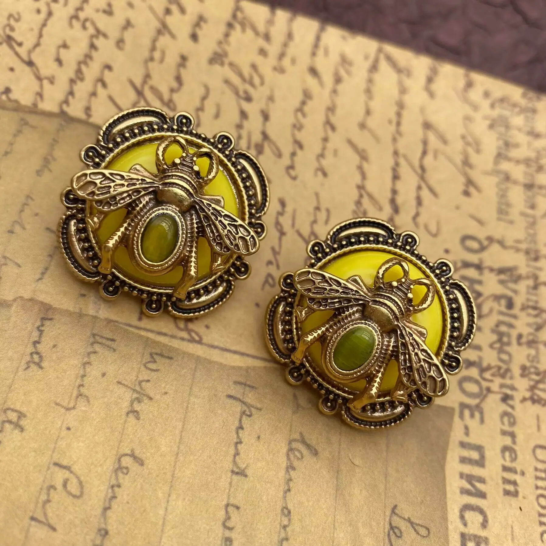 

Retro, vintage, three-dimensional, personalized, fashionable earrings for women