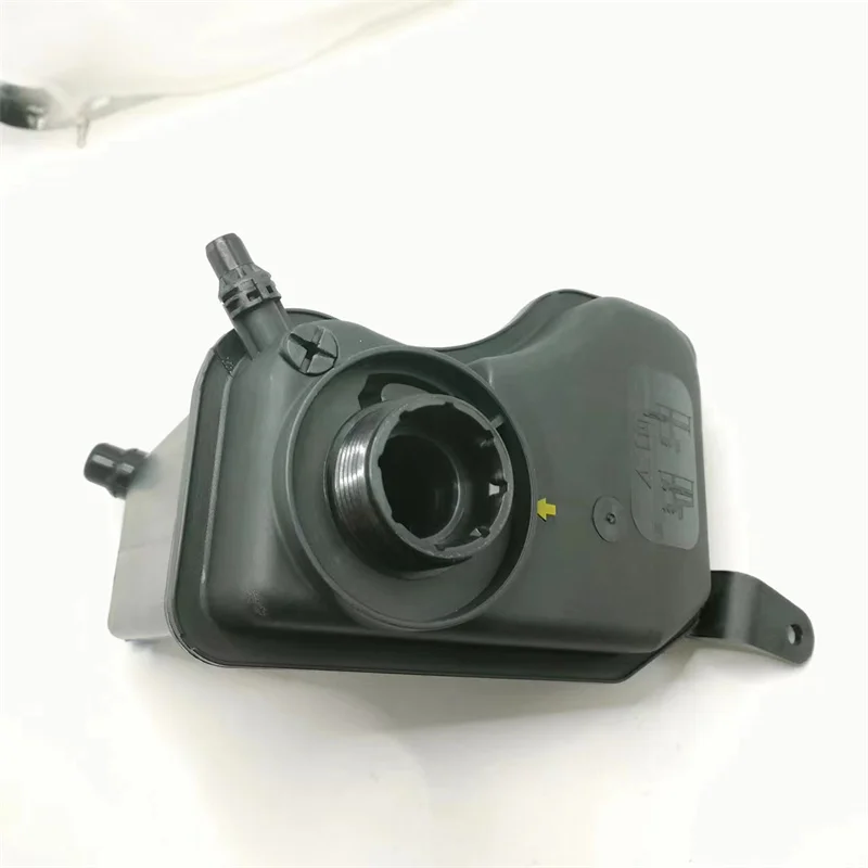Coolant Expansion Tank 17137567462 With Cap For BMW E82 E90 E84 E89 17137640514 17137607482