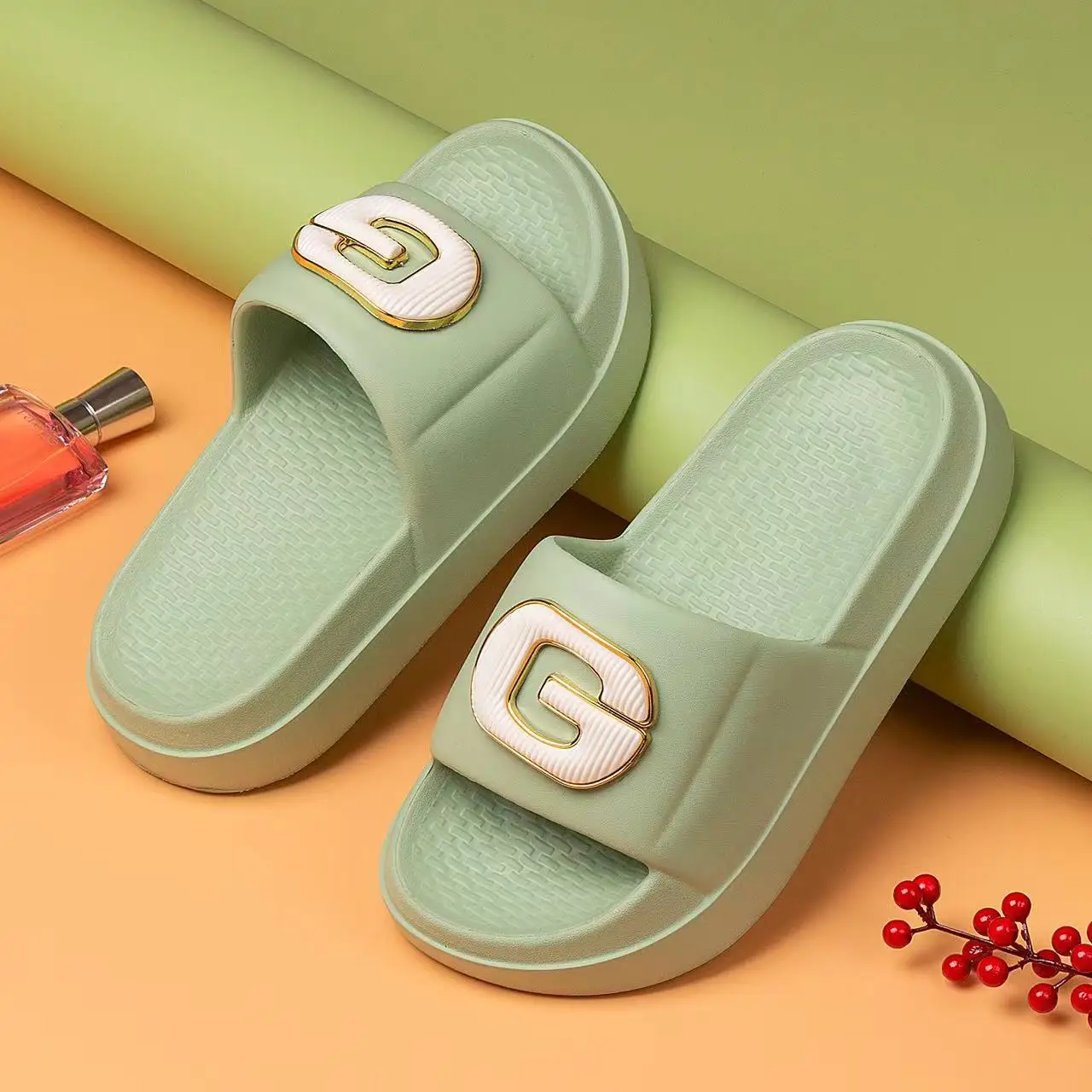 

Женские шлепанцы на толстой подошве, модные мягкие пляжные тапочки, женская обувь