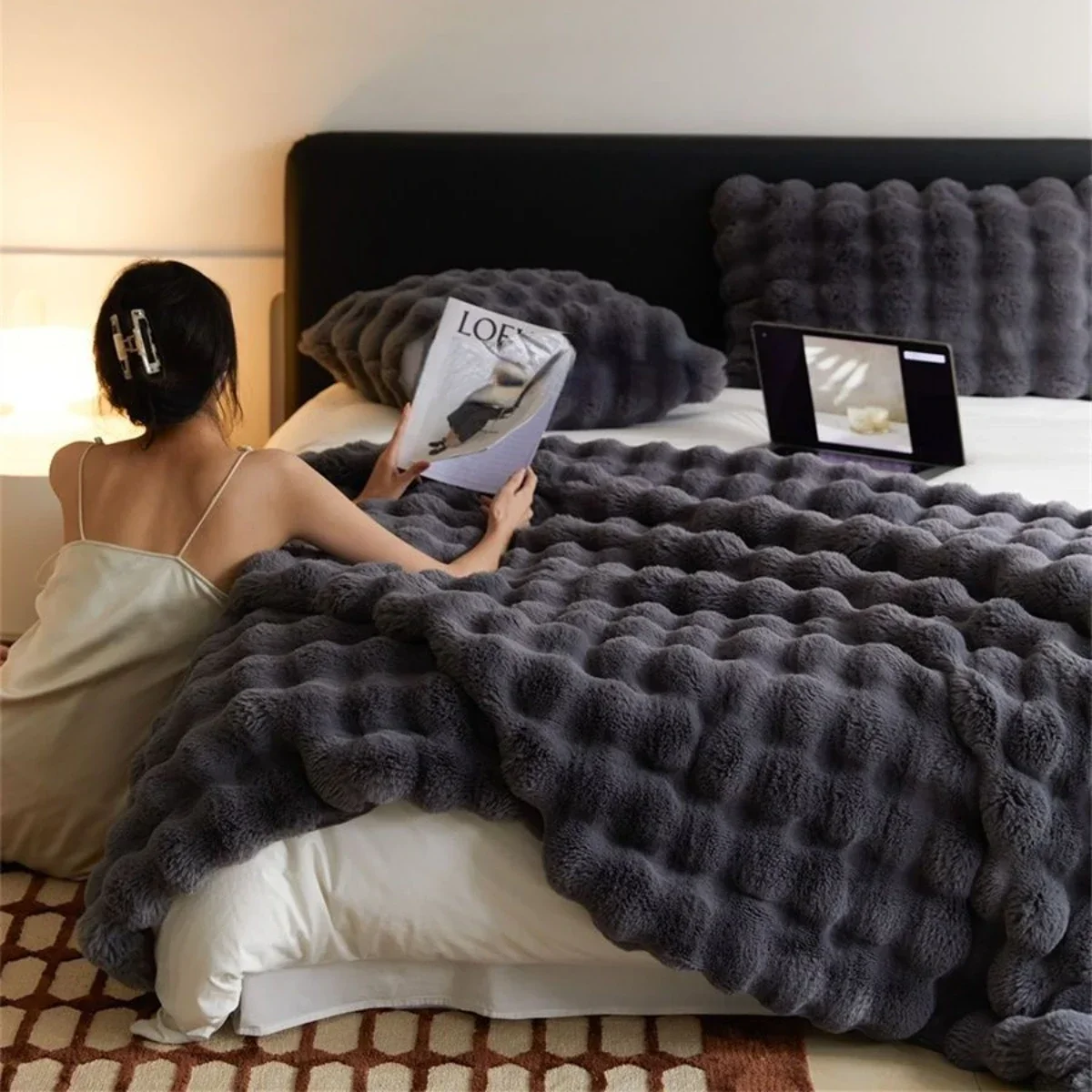 

Short plush fur blanket warm sofa blanket leisure blanket bedroom blanket light luxury polyester home outdoor camping blanket