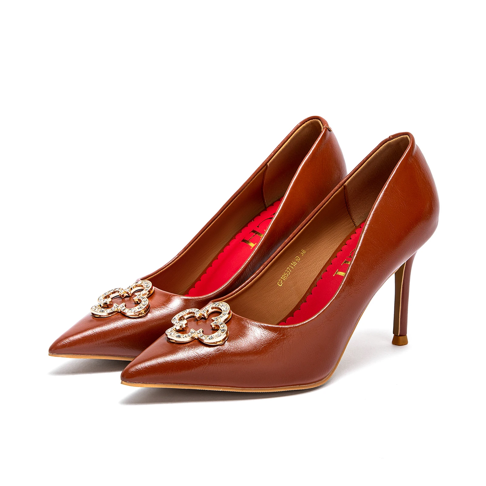 حذاء كعب أسود بتفصيل معدني