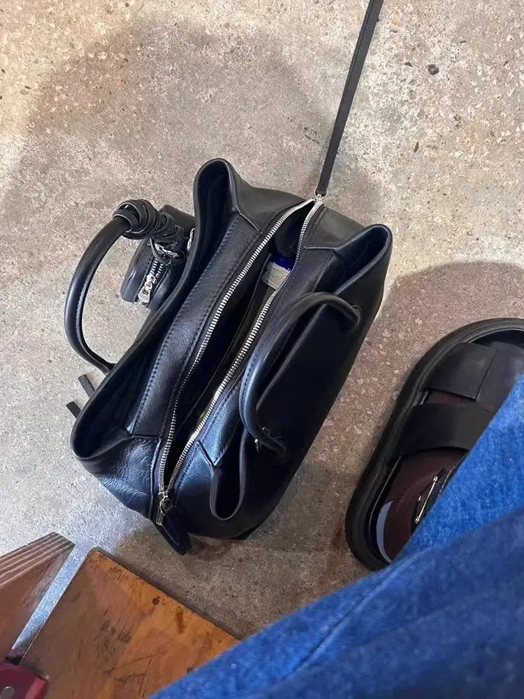 Vintage Style genuine leather High Capacity Tote Single Shoulder Commute Bag Underarm Bag Closure Zipper Interior Pocket