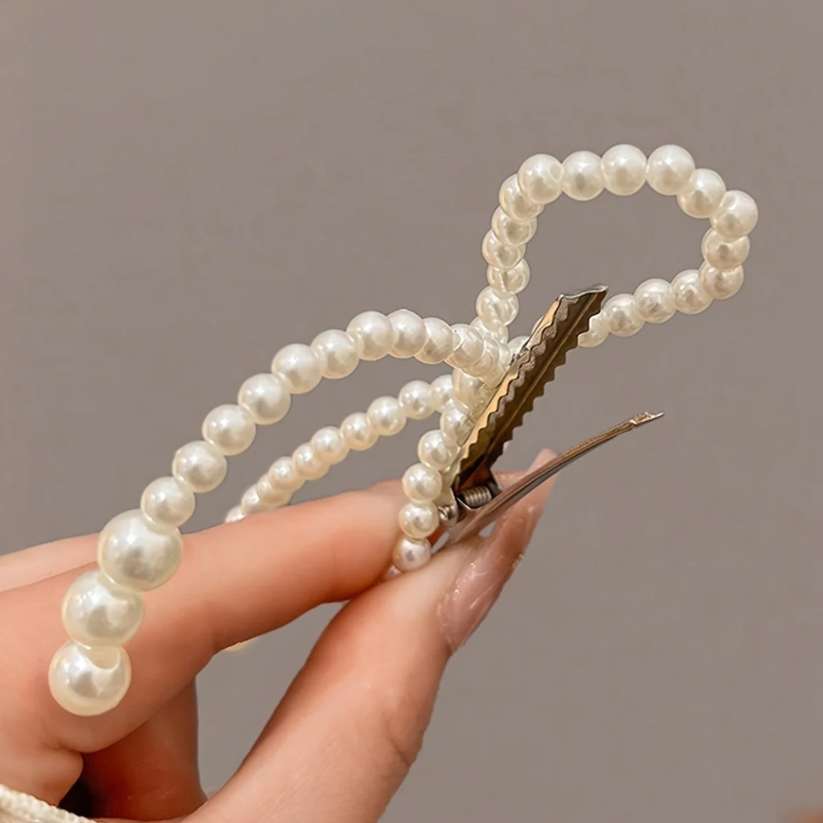 1/2 Stück Beige Schleife mit Haarspange aus Kunstperlen | Niedlicher, lässiger Stil | Perfekt für den Alltag und als Geschenkzubehör für Feiertage. – Detail 4