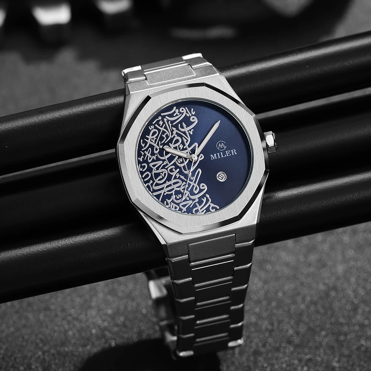 Luxury Gold Men's Stainless Steel Watch - High-Quality Creative Design with Date Function