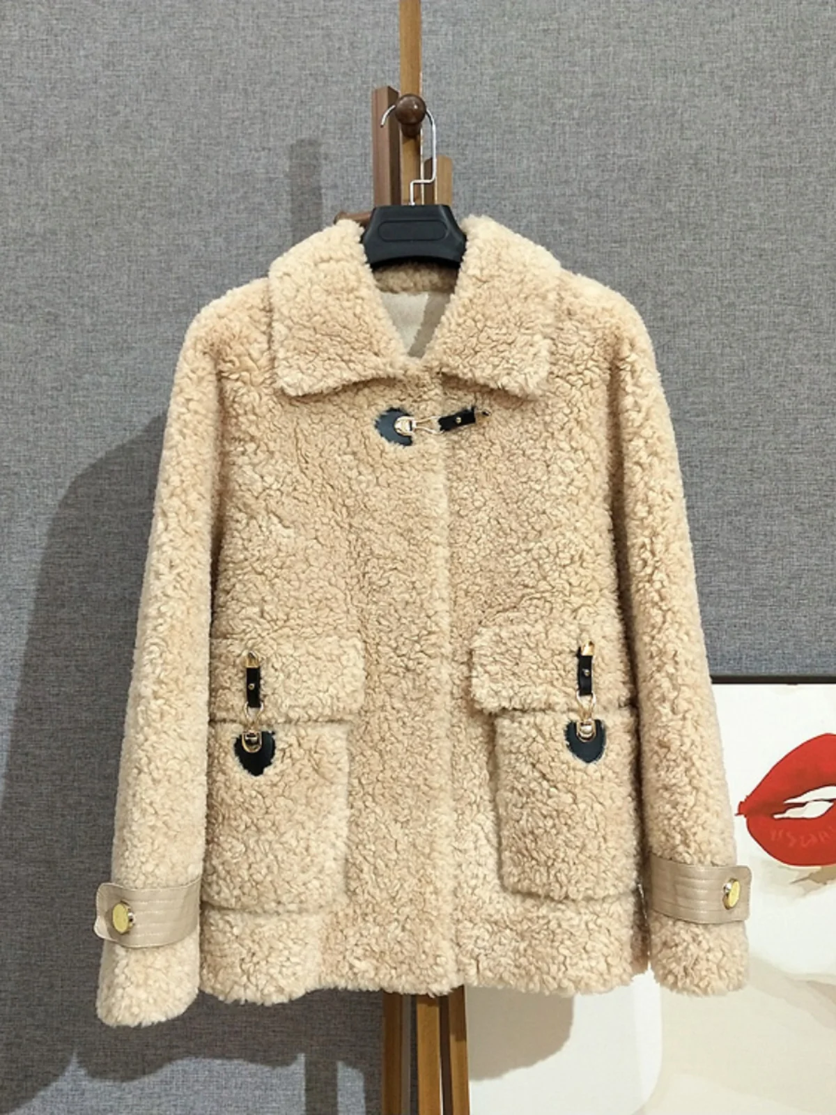 

[Special price]Granular sheep shearing plush fur integrated coat short and warm 100% wool fur coat for women