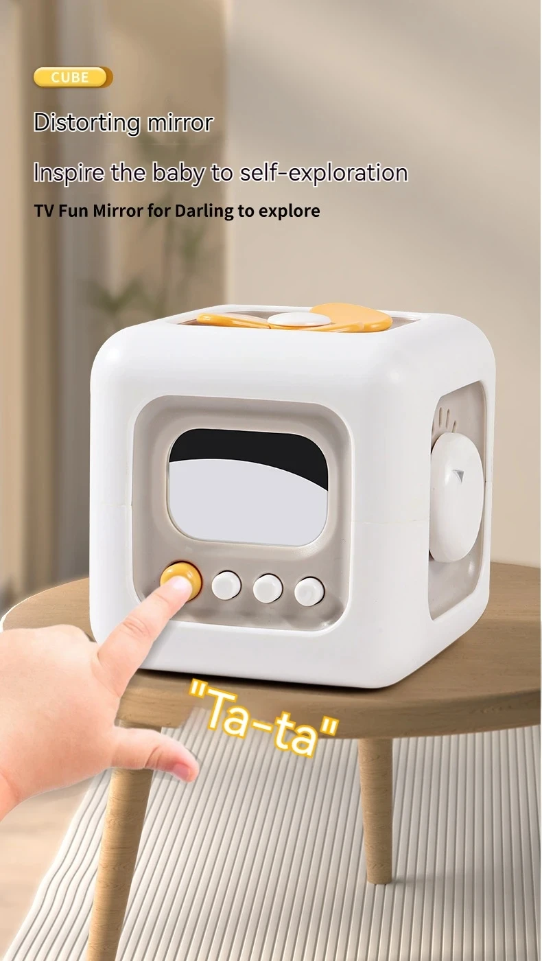 Bábätko interaguje s senzorickými tvarmi na kocke