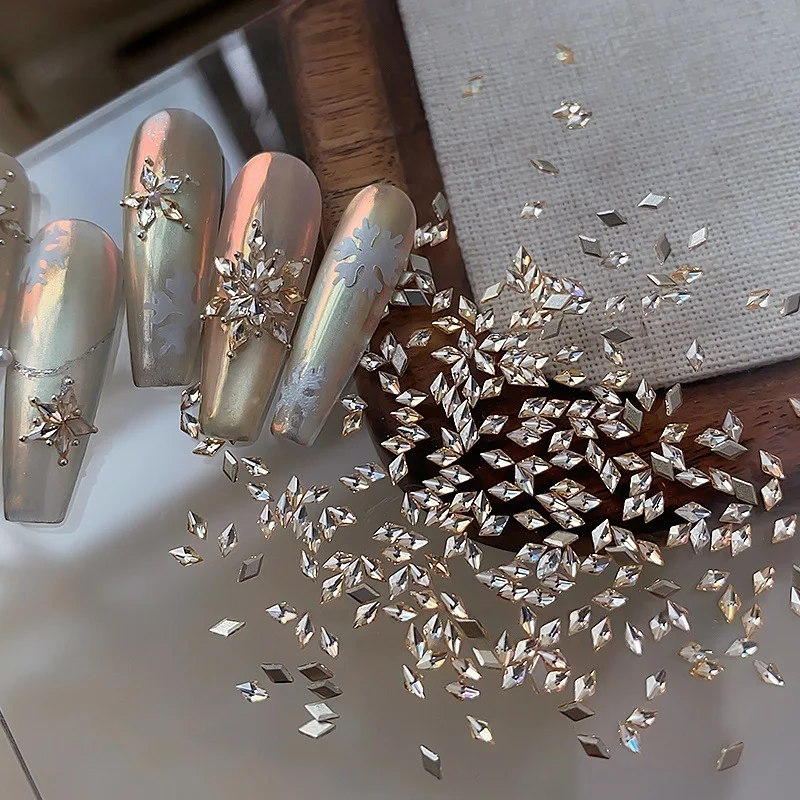 50pcs 미니 네일 아트 액세서리 반짝 이는 지르콘 라인스톤 네일 참 1.5*3mm 마름모꼴 네일 보석 네일 다이아몬드 장식