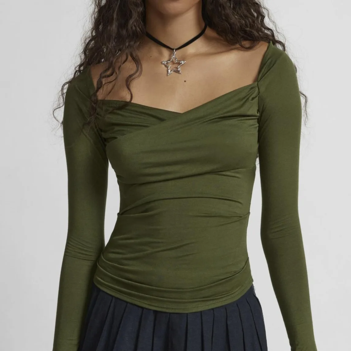 

Women Autumn Slim Cropped Tops Long Sleeve Solid Color Elastic Shirring Tube Pullover Tee Streetwear Sexy Club Show Navel TShirt