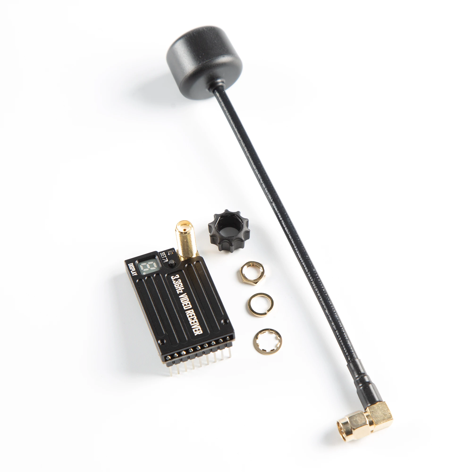 Vue d'ensemble du kit RushFPV 3.3G 4W VTX et VRX avec antennes et accessoires, idéal pour FPV longue portée.