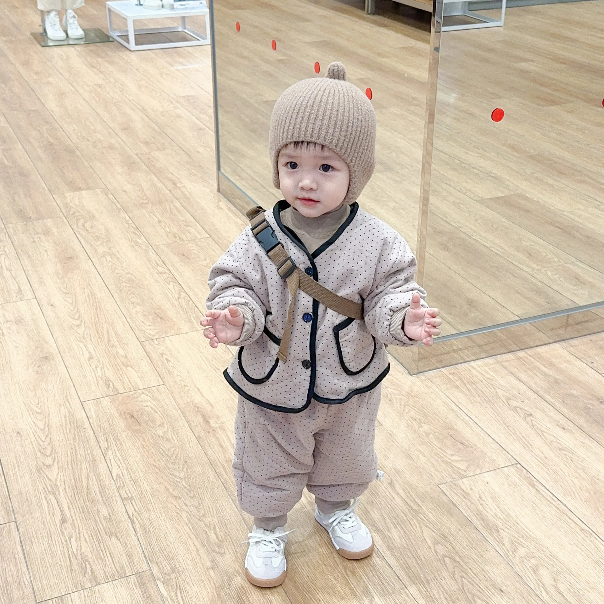 

Korean Baby Boys Winter Two-piece Parkas Set Polka Dot Thickened Pocket Cotton Jacket Warm Pants Suit Toddler Boys Outfits