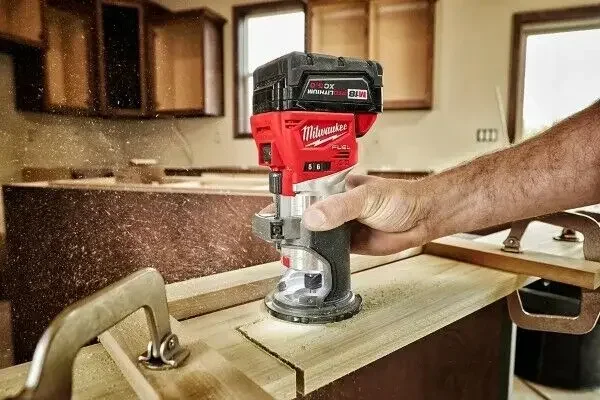 Milwaukee CANADA 18V Li-Ion 2723-20 Brushless Cordless Compact Router (Tool only)