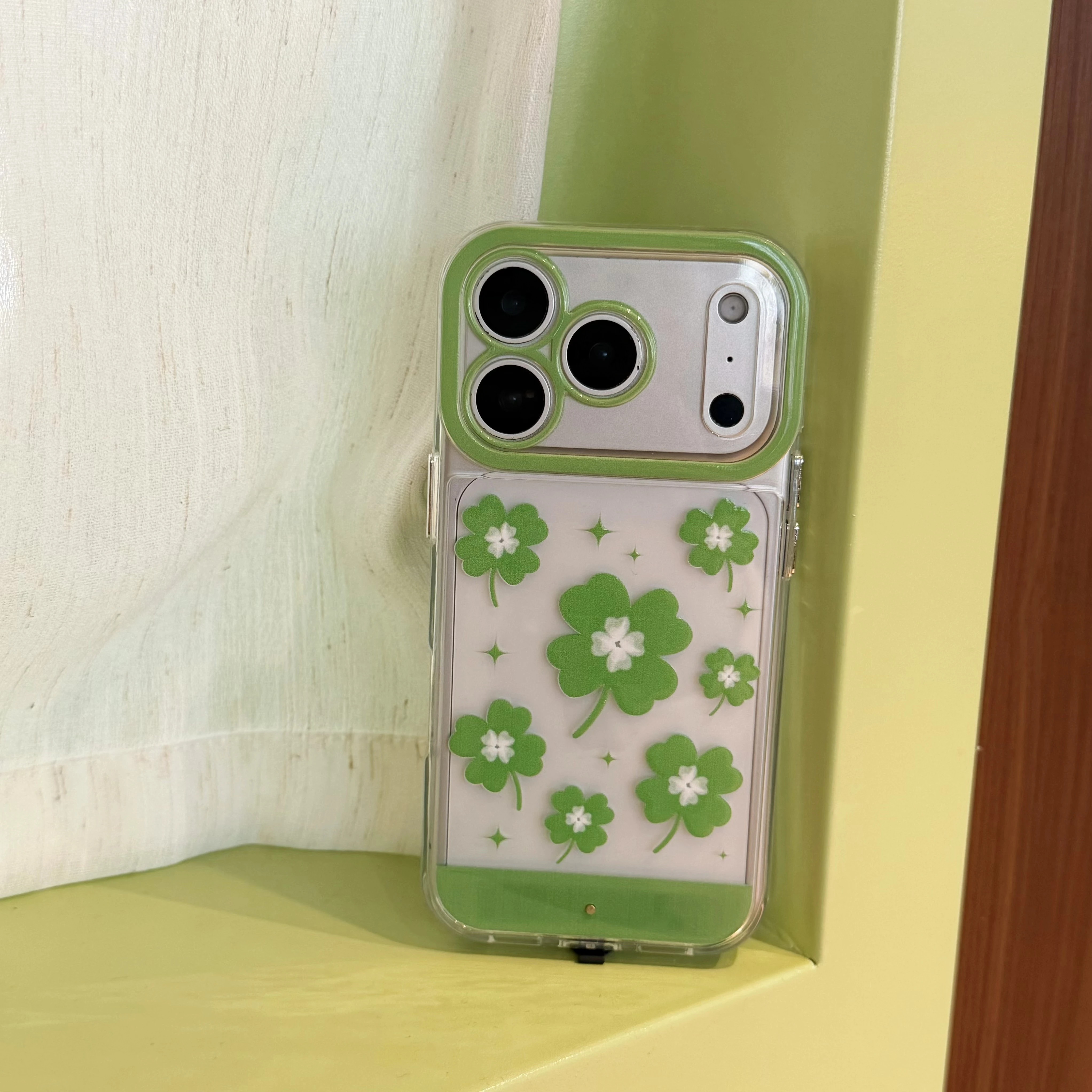 Change Color Luminous Call Light Up Flash Cute Strawberry Clover Phone Case Cover